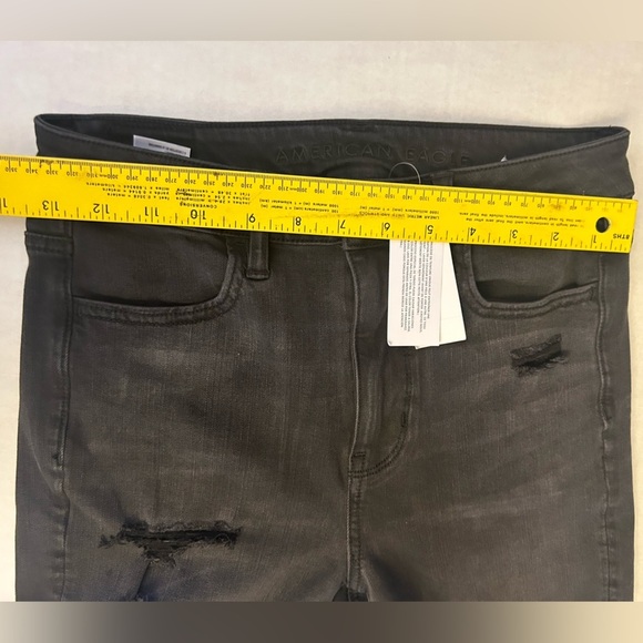 American Eagle Black Super Stretch Jeans w/Distressed Details NWT Sz-4short. U13 - Picture 6 of 12